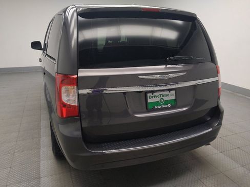 Used 2016 Chrysler Town & Country Touring FWD image 6