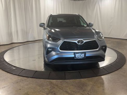 Used 2021 Toyota Highlander XLE image 4