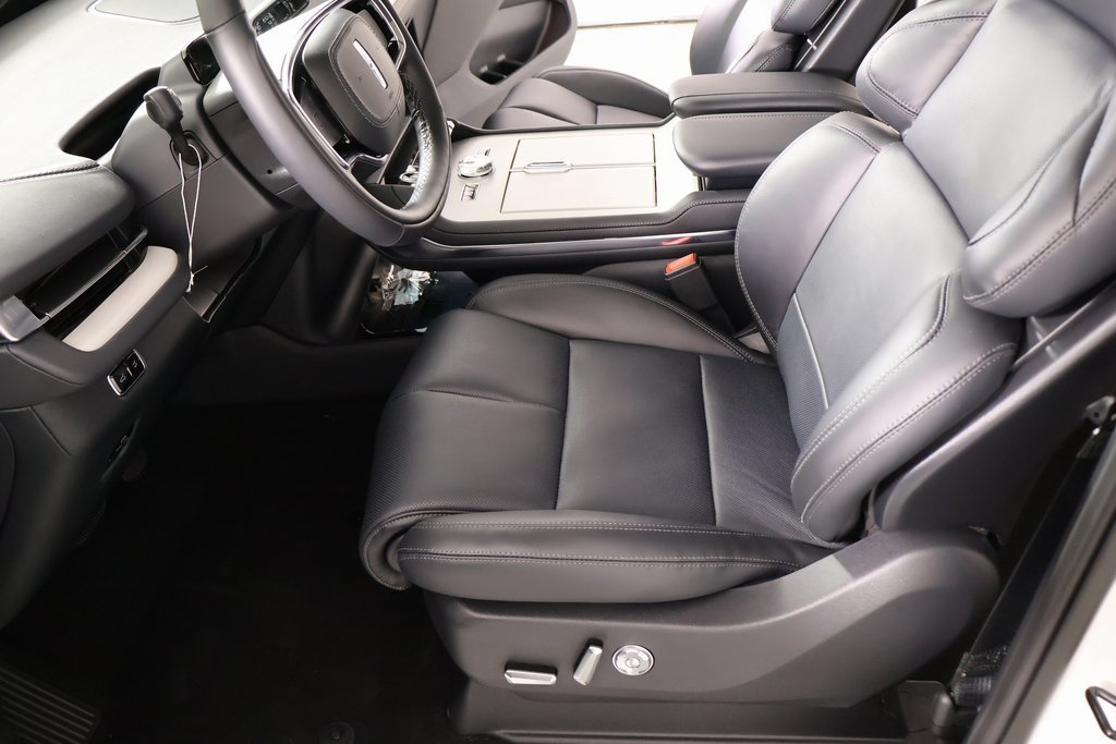 New 2026 Lincoln Navigator Reserve w/ Jet Appearance Package AWD/4WD image 11