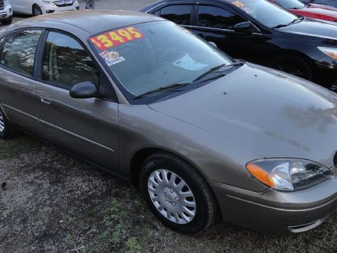 Used 2004 Ford Taurus SE image 1