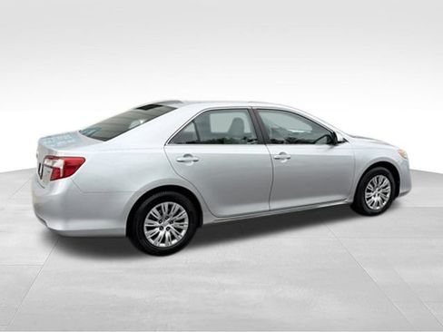 Used 2012 Toyota Camry LE FWD image 23