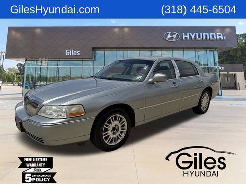 Used 2006 Lincoln Town Car Designer Series RWD image 1