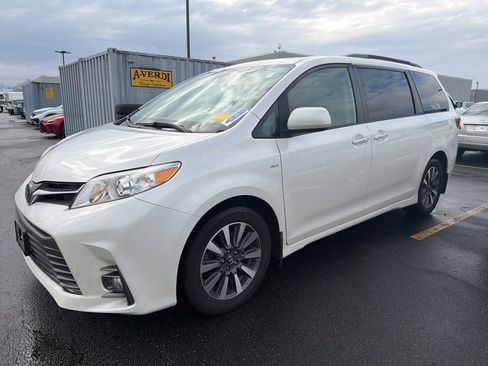 Used 2020 Toyota Sienna AWD image 4