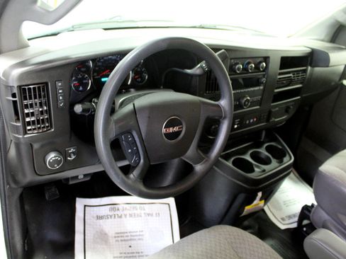 Used 2020 GMC Savana 3500 LT w/ LT Preferred Equipment Group image 8