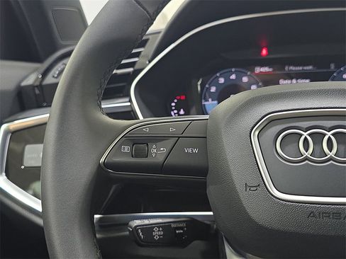 Used 2025 Audi Q3 2.0T Premium w/ Convenience Package image 17
