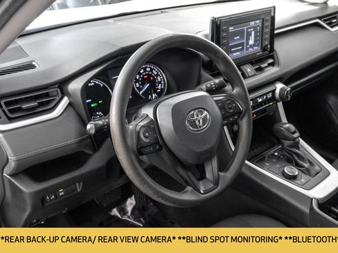 Used 2022 Toyota RAV4 LE AWD/4WD image 5