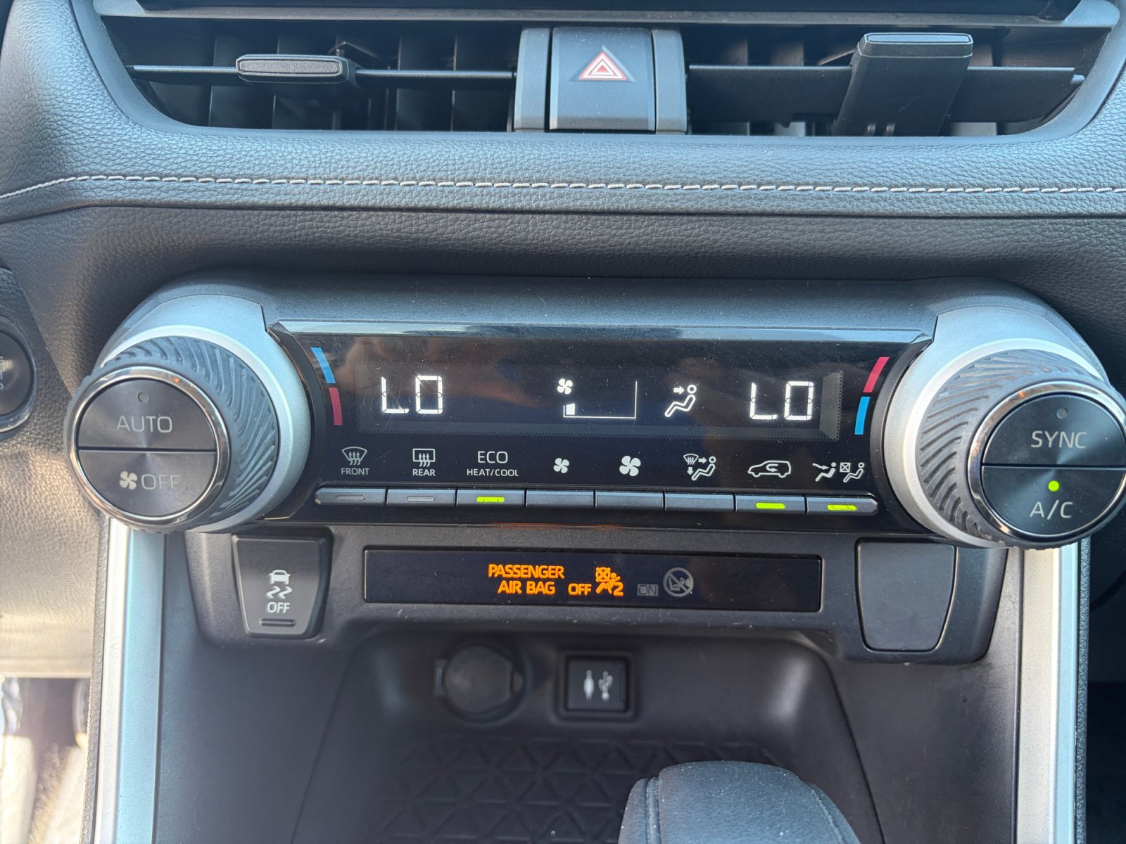 Used 2019 Toyota RAV4 XLE w/ Carpet Mat Package FWD image 21
