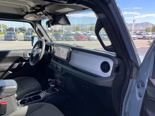 Used 2025 Jeep Gladiator Sport AWD/4WD image 15