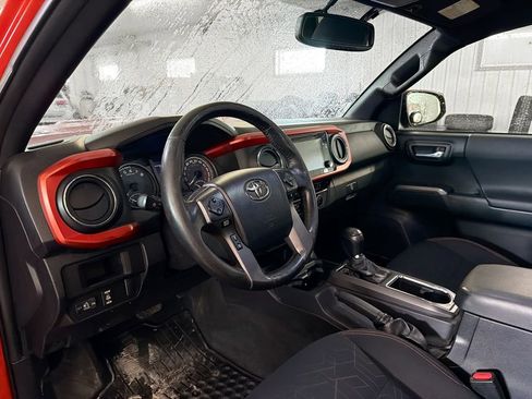 Used 2016 Toyota Tacoma TRD Sport AWD/4WD image 8