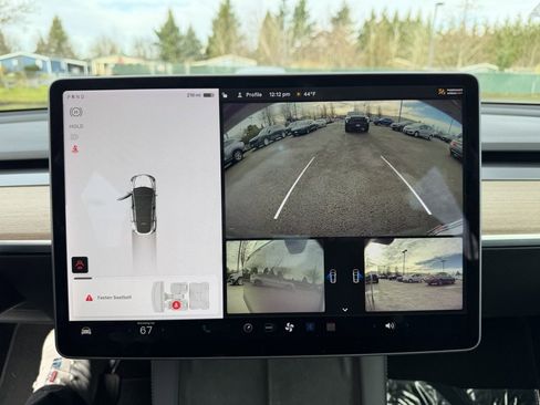 Used 2022 Tesla Model Y Long Range image 21