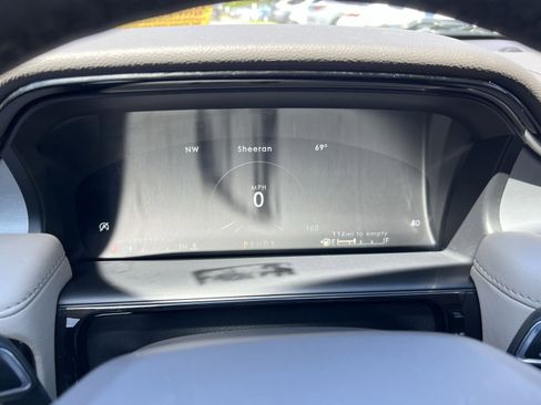 Used 2022 Lincoln Nautilus AWD image 18