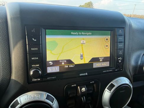 Used 2017 Jeep Wrangler Unlimited Rubicon AWD/4WD image 9