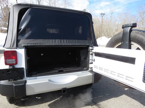 Used 2012 Jeep Wrangler Sahara w/ Connectivity Group image 18