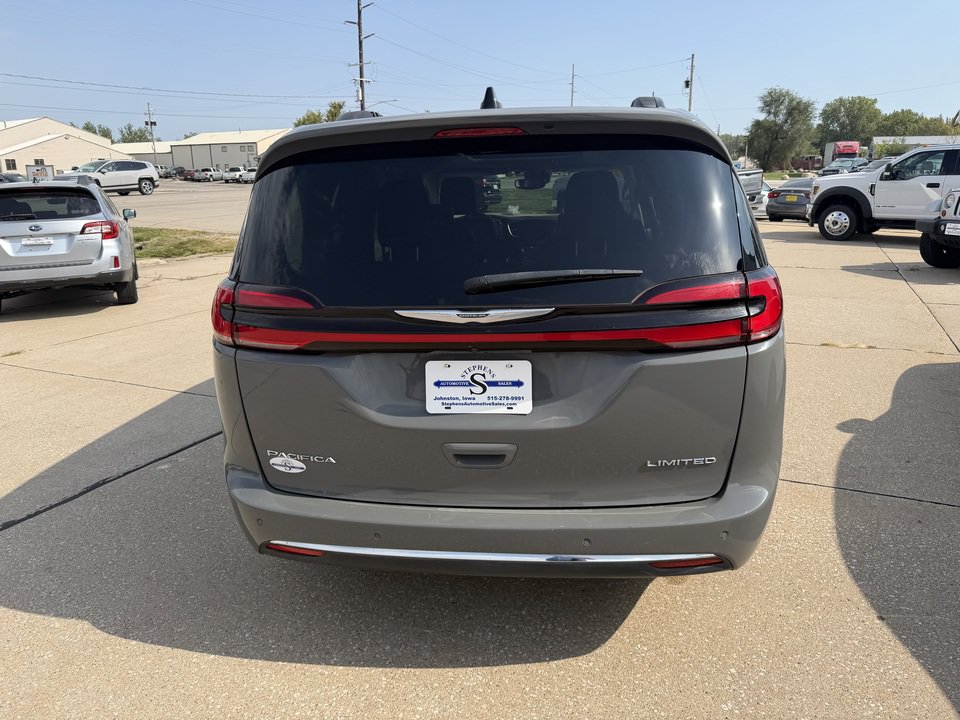 Used 2023 Chrysler Pacifica Limited FWD image 7