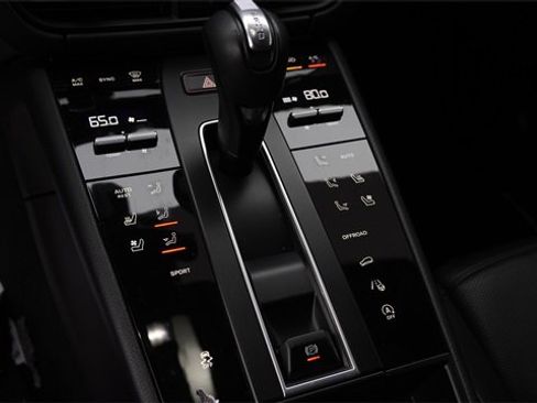 Used 2023 Porsche Macan image 26