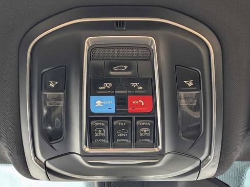 Used 2025 Jeep Grand Cherokee Limited w/ Luxury Tech Group II image 23