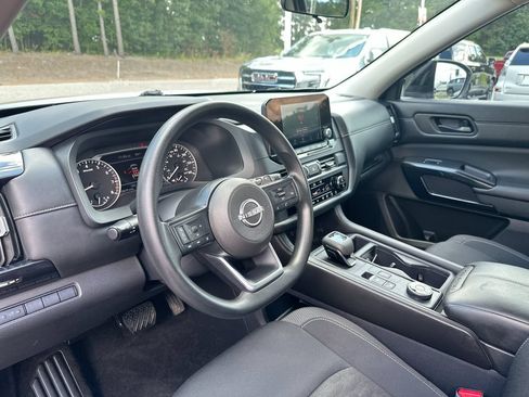 Used 2024 Nissan Pathfinder S w/ Cargo Package AWD/4WD image 10