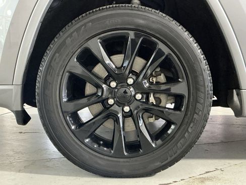 Used 2021 Jeep Grand Cherokee Laredo X image 20