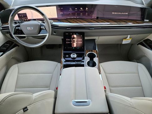 New 2026 Cadillac Escalade ESV Platinum Sport w/ LPO, ONYX Package image 13