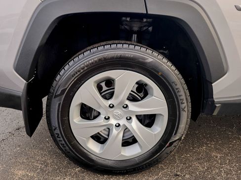 Used 2021 Toyota RAV4 LE image 25