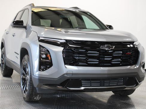 Used 2025 Chevrolet Equinox RS w/ Safety and Technology Package FWD image 3