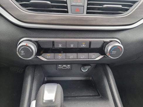 Used 2025 Nissan Altima 2.5 SV FWD image 24