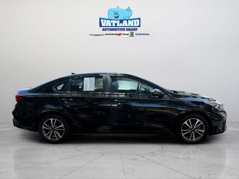 Used 2023 Kia Forte LXS w/ LXS Technology Package FWD image 6