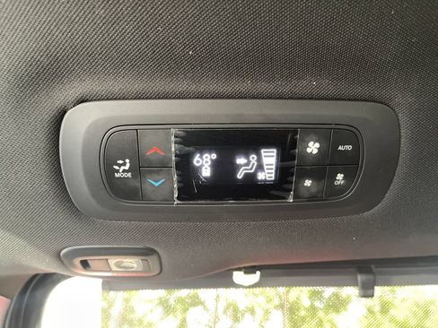Used 2022 Chrysler Pacifica Limited w/ S Appearance Package FWD image 34