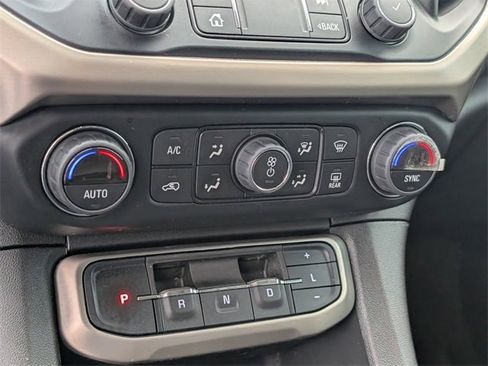 Used 2022 GMC Acadia Denali w/ Denali Ultimate Package image 16