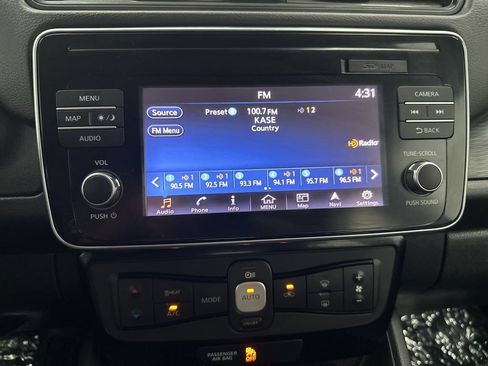 Used 2018 Nissan Leaf SV w/ SV Technology Package FWD image 18