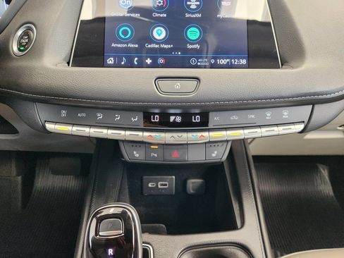 Used 2023 Cadillac XT4 Luxury w/ Cold Weather Package FWD image 18