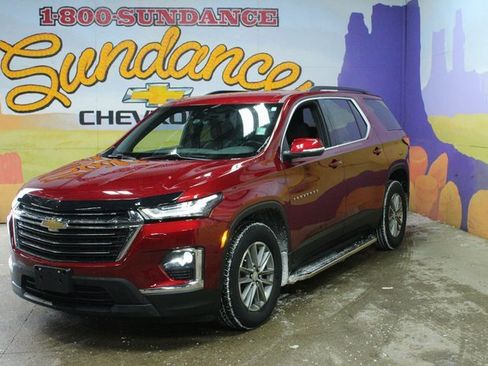 Used 2023 Chevrolet Traverse LT image 2