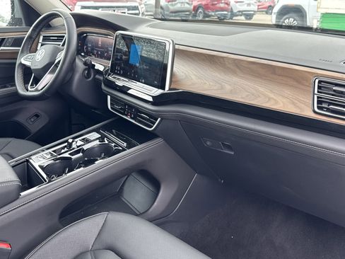 Used 2025 Volkswagen Atlas SE image 15