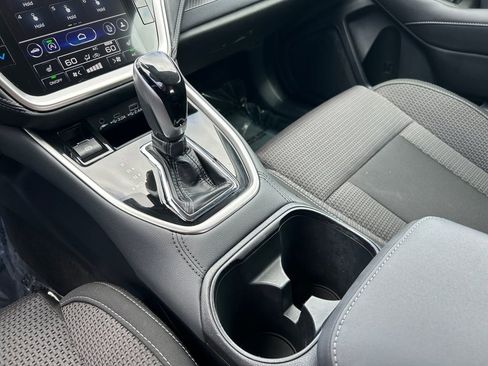 Used 2024 Subaru Outback Premium AWD/4WD image 18