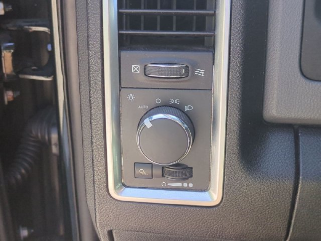 Used 2015 RAM 2500 SLT w/ Luxury Group AWD/4WD image 16