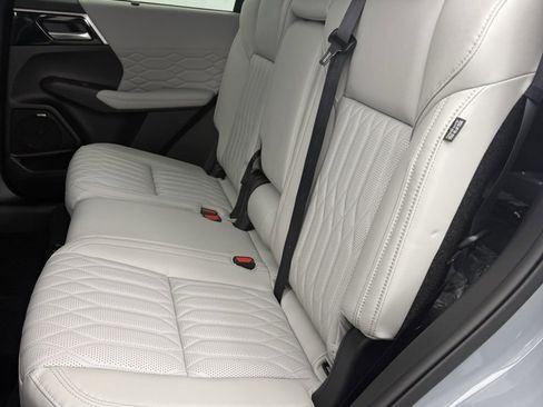 New 2025 Mitsubishi Outlander SE image 26