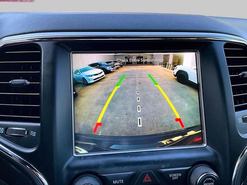 Used 2018 Jeep Grand Cherokee Altitude RWD image 28