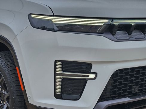 New 2026 Jeep Grand Wagoneer 4WD image 9
