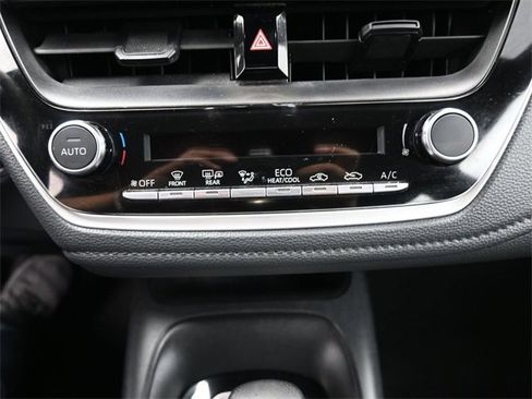 Certified 2023 Toyota Corolla SE image 3