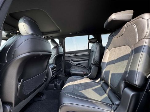 New 2025 Jeep Grand Cherokee L Altitude image 19
