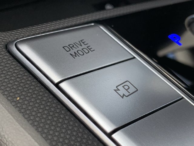 Used 2025 Hyundai Elantra SEL FWD image 28