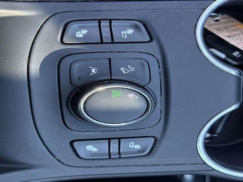 Used 2023 GMC Terrain SLE w/ Driver Convenience Package FWD image 24