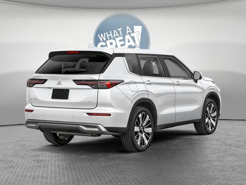 New 2026 Mitsubishi Outlander SE AWD/4WD image 2