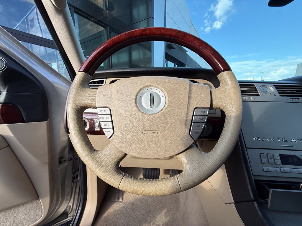 Used 2005 Lincoln Navigator Ultimate AWD/4WD image 20