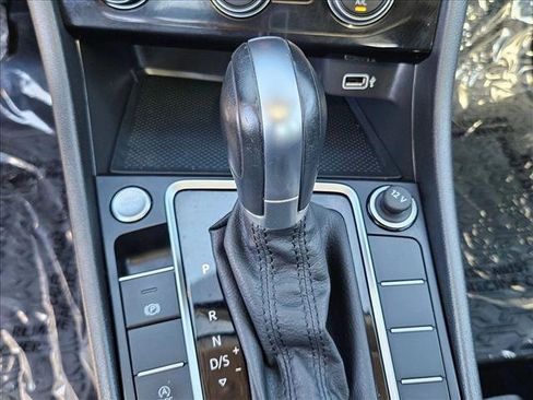 Used 2019 Volkswagen Jetta SE FWD image 12