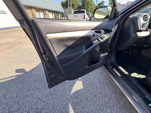 Used 2009 Toyota Matrix Base 4dr Wagon 4A image 40