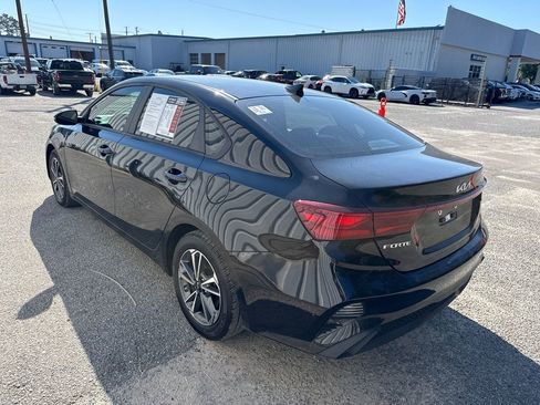 Used 2023 Kia Forte LXS w/ LXS Technology Package FWD image 9