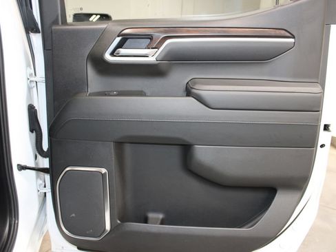 Used 2025 GMC Sierra 1500 SLT AWD/4WD image 34