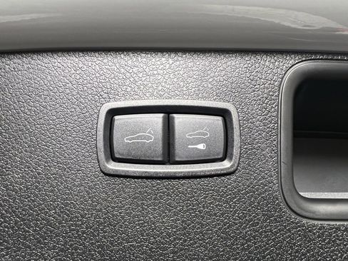 Certified 2023 Porsche Macan S image 18