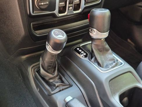 Used 2022 Jeep Wrangler Unlimited Sport AWD/4WD image 11